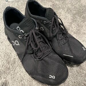 Men’s cloud x shoes. In great shape